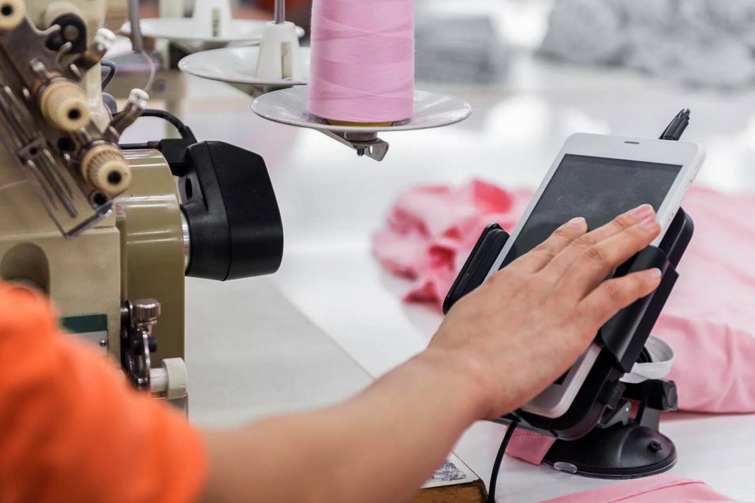 5 Benefits of Adopting a Smart Factory Model in Textile Manufacturing